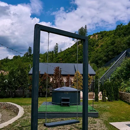 Stream Housee Slavske